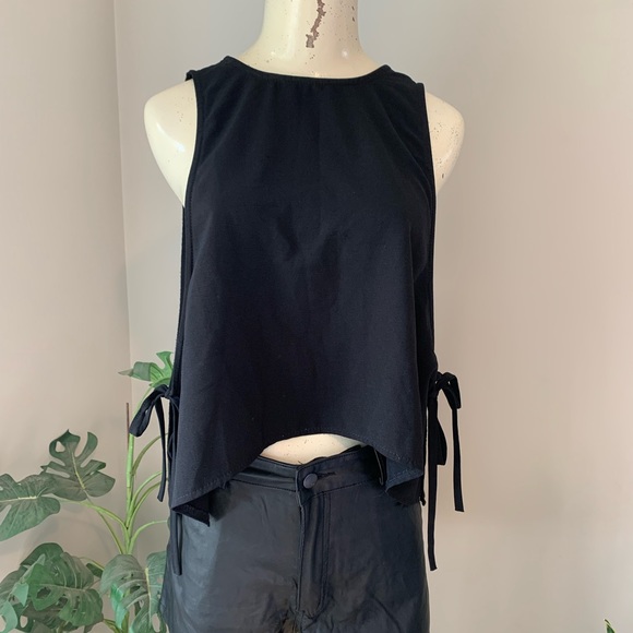 Black top with ties on side - Picture 1 of 3